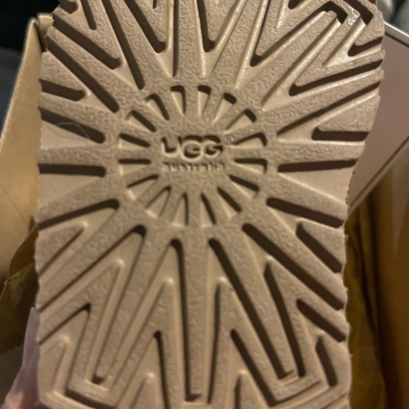 Ugg T Bailey Bow - Picture 6 of 7